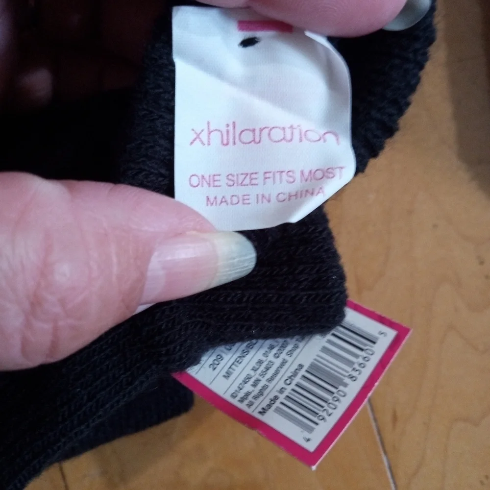 Xhilaration mitten bundle of 4 pairs OSFM